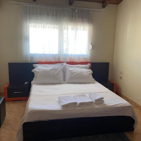 Lovely 2 Bedroom Apartment Tiranë Luaran gambar