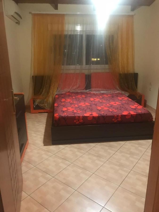 Lovely 2 Bedroom Apartment Tiranë Luaran gambar