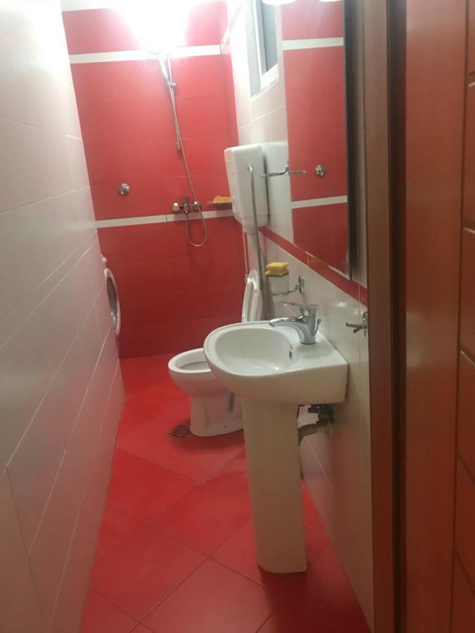 Lovely 2 Bedroom Apartment Tiranë Luaran gambar