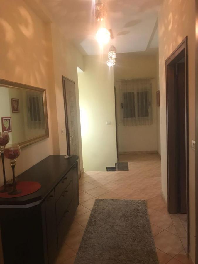Lovely 2 Bedroom Apartment Tiranë Luaran gambar