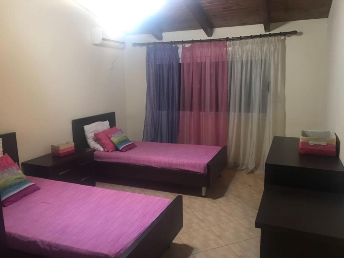 Lovely 2 Bedroom Apartment Tiranë Luaran gambar