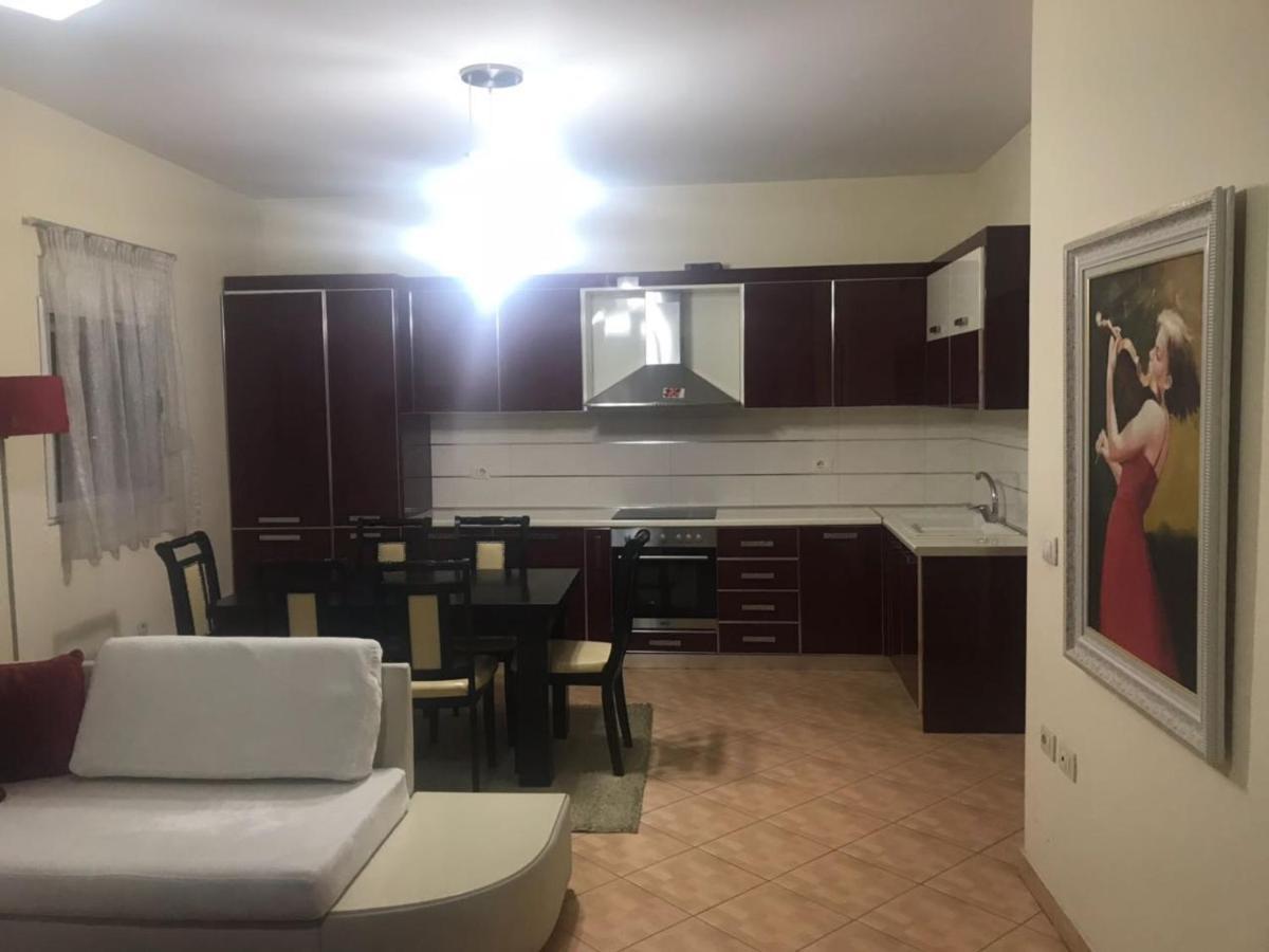 Lovely 2 Bedroom Apartment Tiranë Luaran gambar