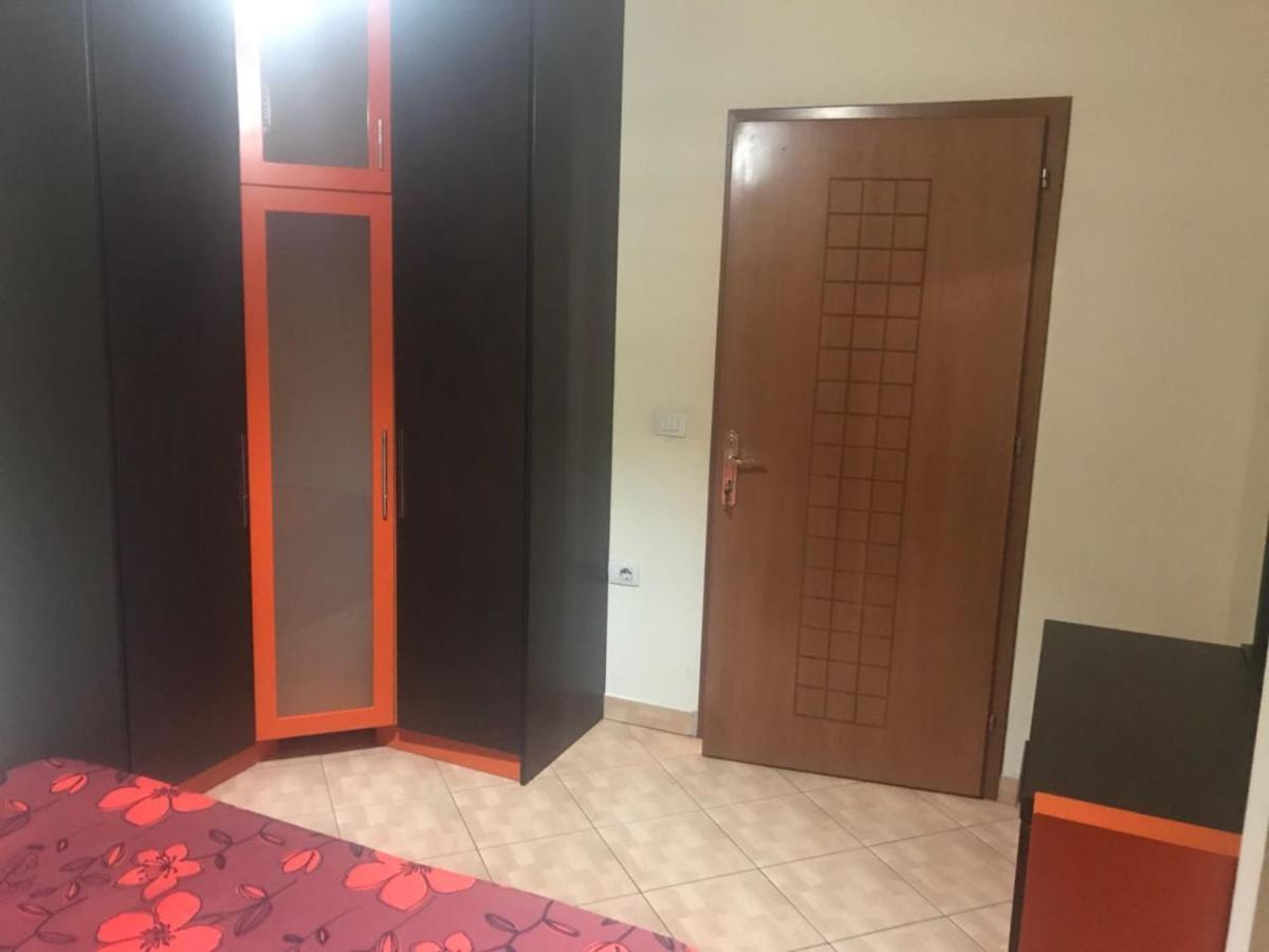 Lovely 2 Bedroom Apartment Tiranë Luaran gambar