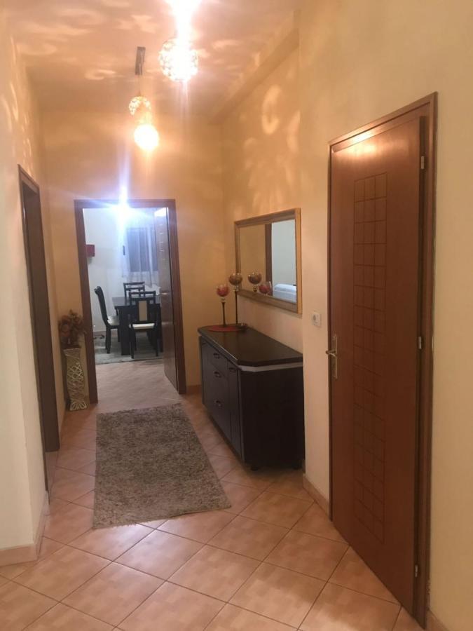 Lovely 2 Bedroom Apartment Tiranë Luaran gambar