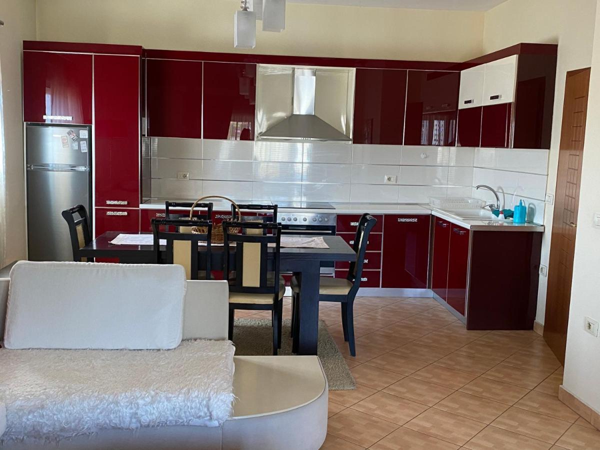 Lovely 2 Bedroom Apartment Tiranë Luaran gambar