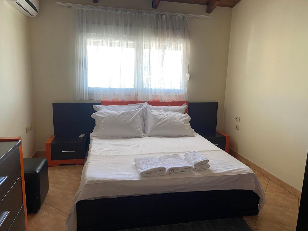 Lovely 2 Bedroom Apartment Tiranë Luaran gambar